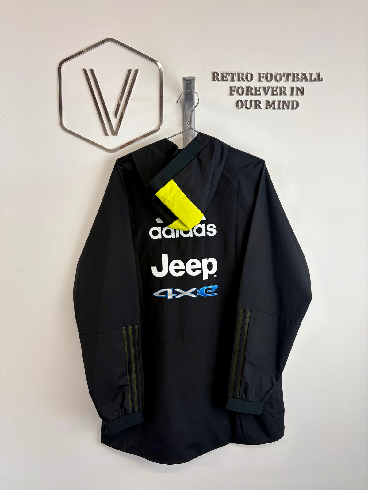 2021/2022 - Juventus - Jacket - Stock Pro