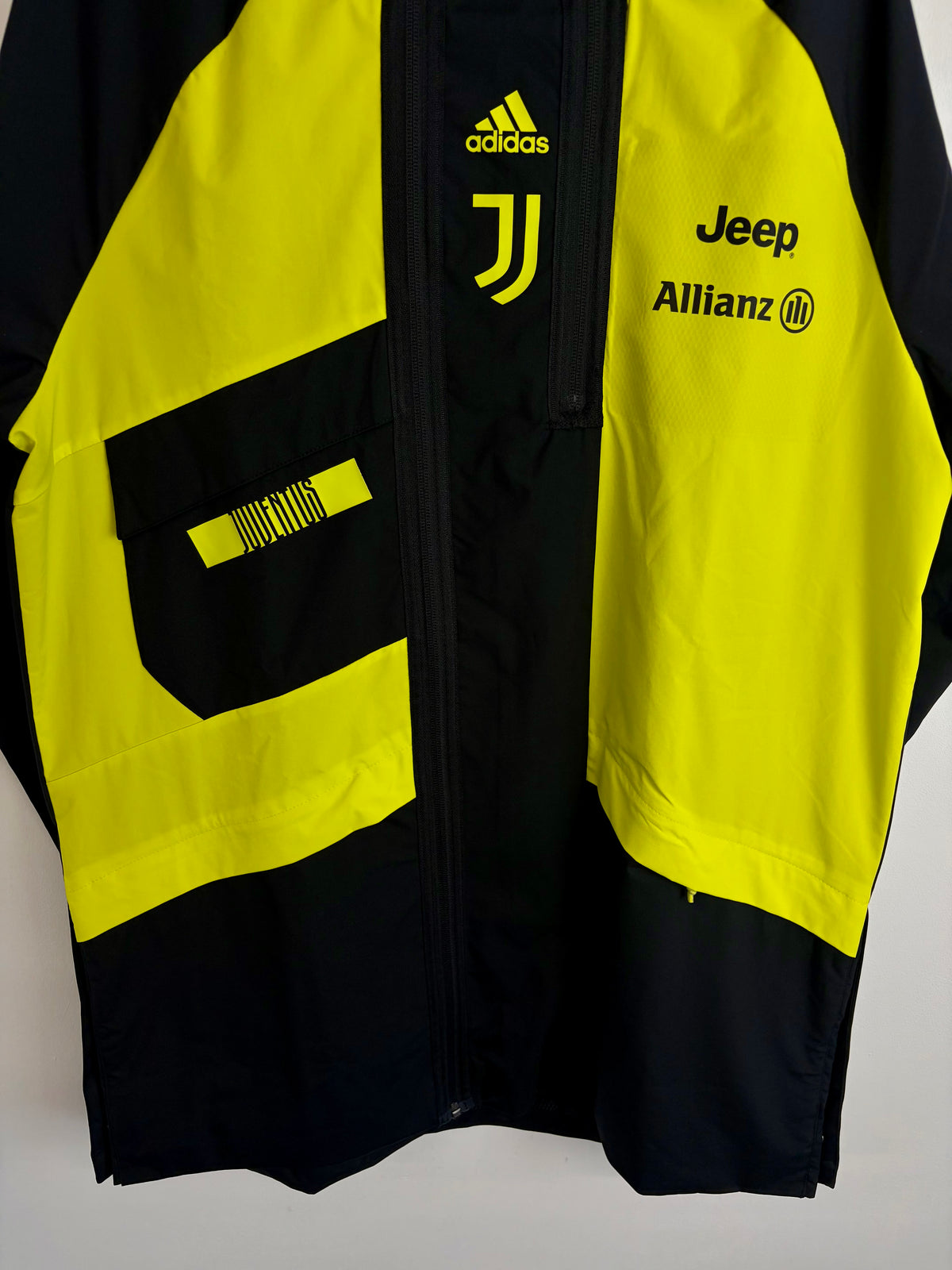 2021/2022 - Juventus - Jacket - Stock Pro