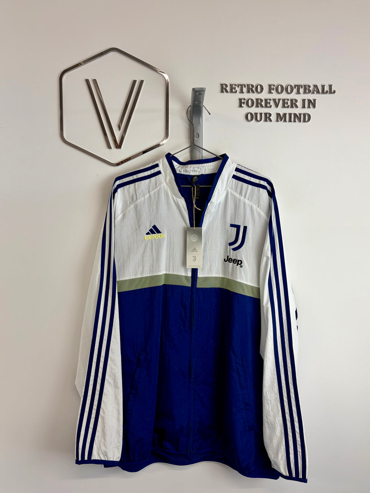 2021/2022 - Juventus - Jacket - Stock Pro