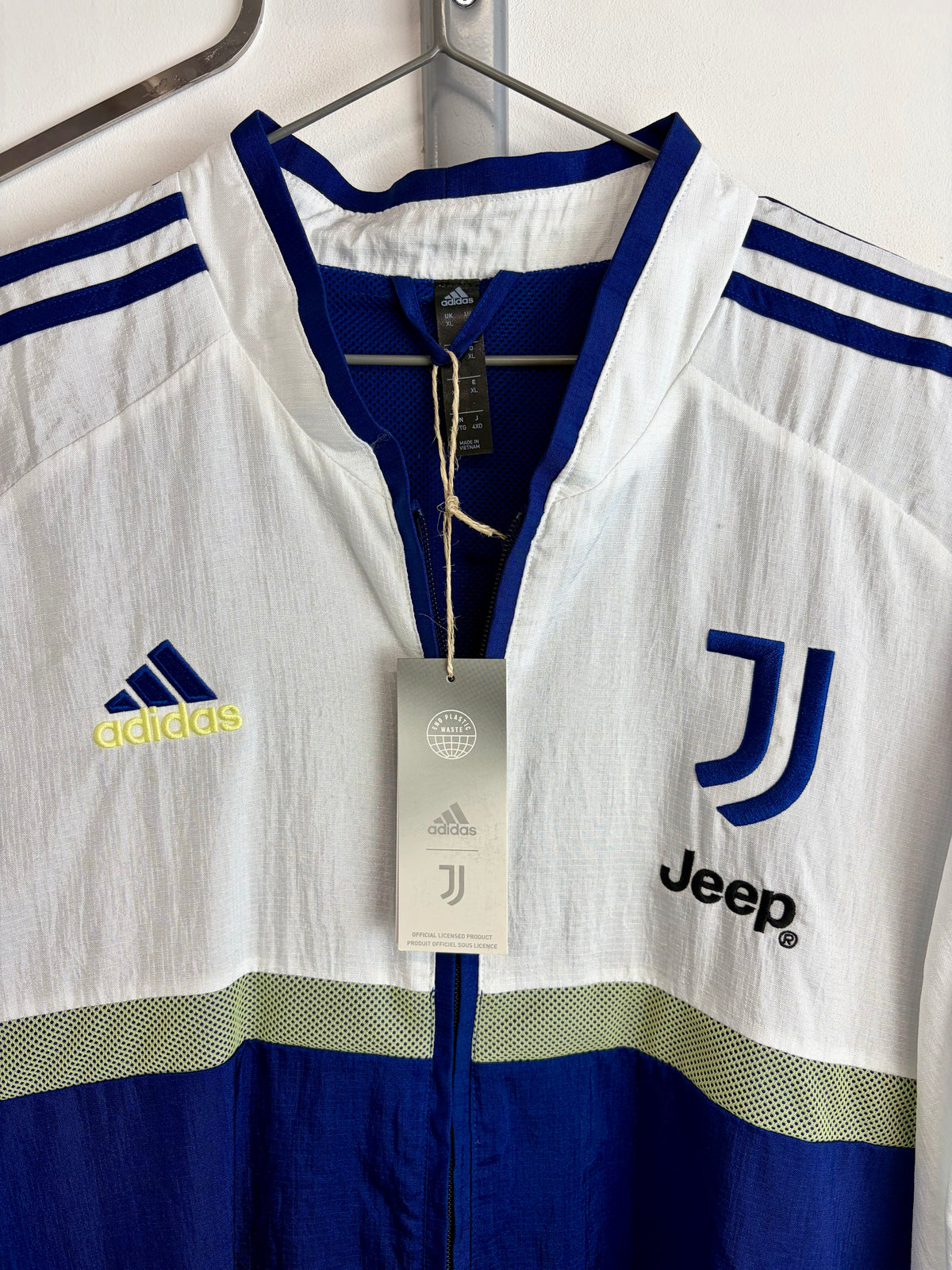 2021/2022 - Juventus - Jacket - Stock Pro