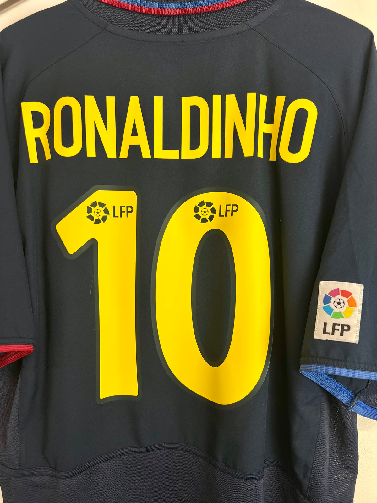 2002/2003 - FC Barcelone - Ronaldinho - Player Version
